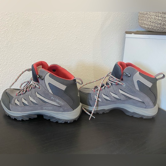 Women’s Waterproof Columbia Hiking Boots - Picture 2 of 5